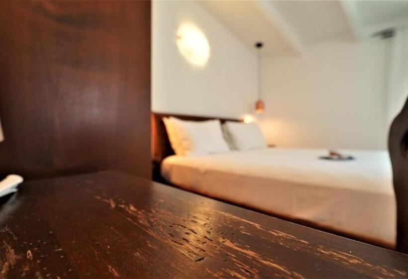 주니어 스위트, Acropol