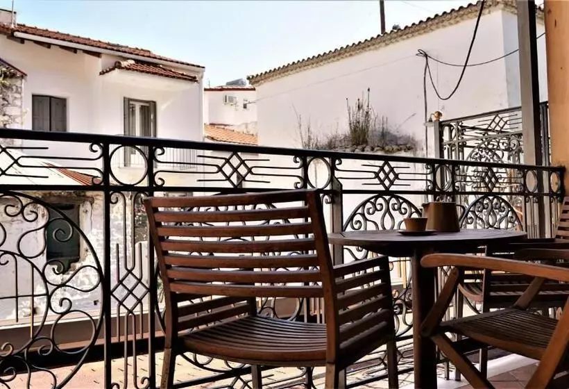 اتاق استاندارد سه نفره, Acropol