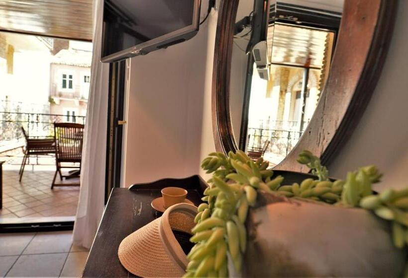 스탠다드 트리플 룸, Acropol