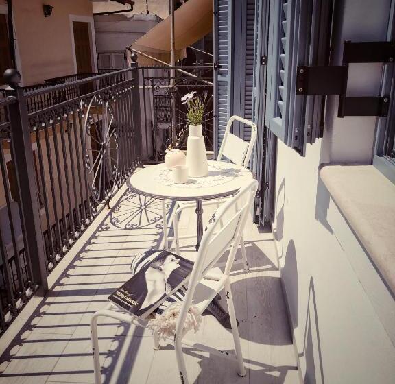 발코니가 있는 스위트, Acropol