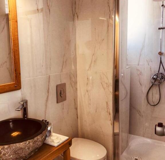 발코니가 있는 스위트, Acropol