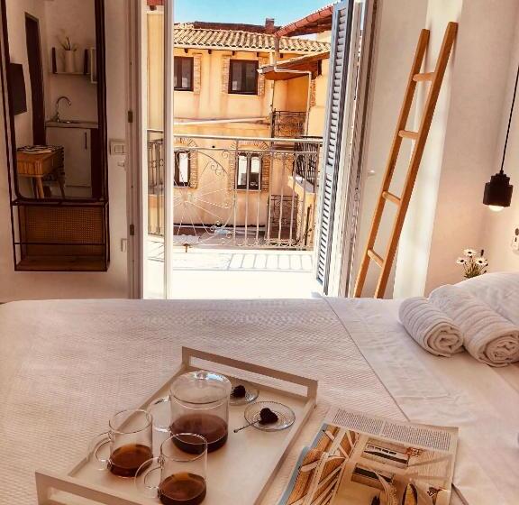 발코니가 있는 스위트, Acropol