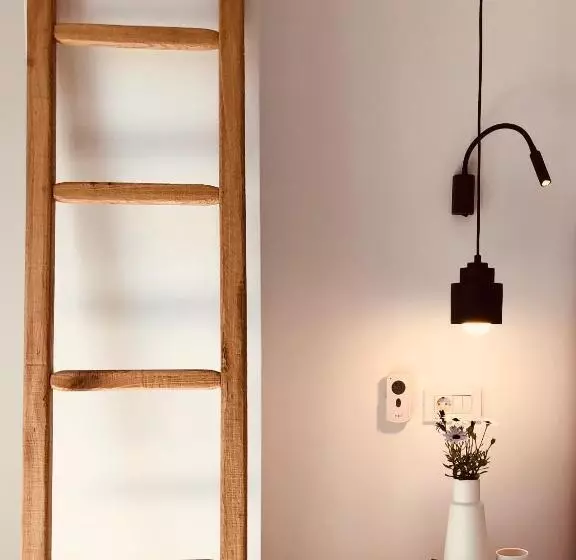اتاق اکونومی, Acropol