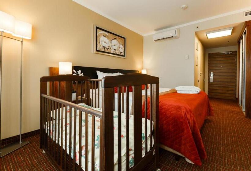 اتاق خانوادگی, Avalon Hotel & Conferences