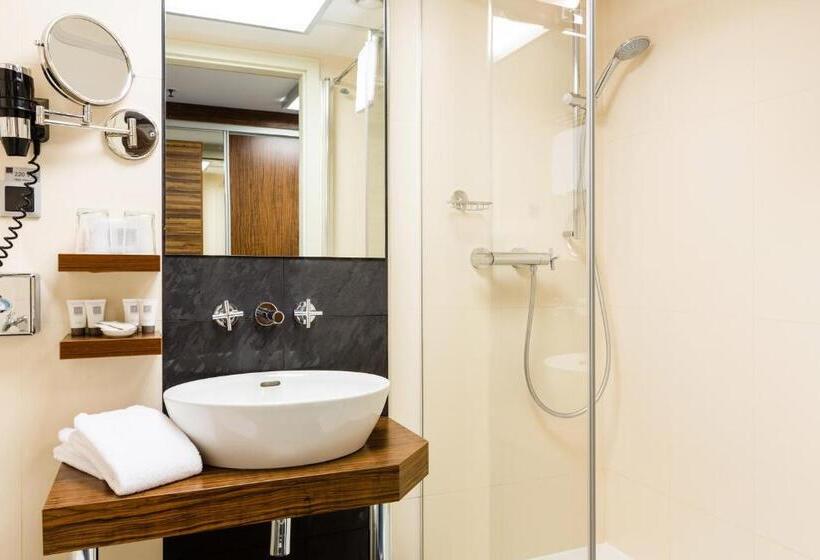 اتاق خانوادگی, Avalon Hotel & Conferences