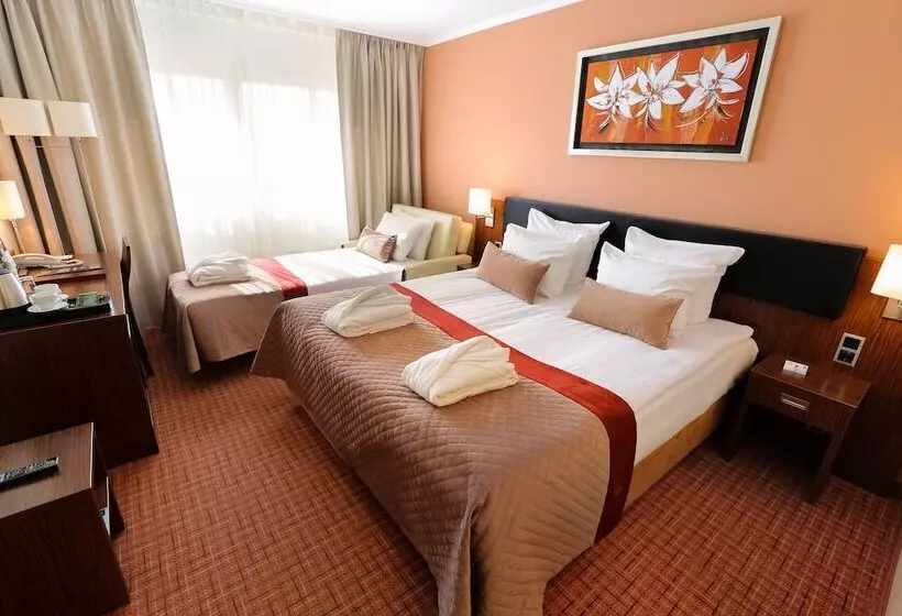 اتاق خانوادگی, Avalon Hotel & Conferences