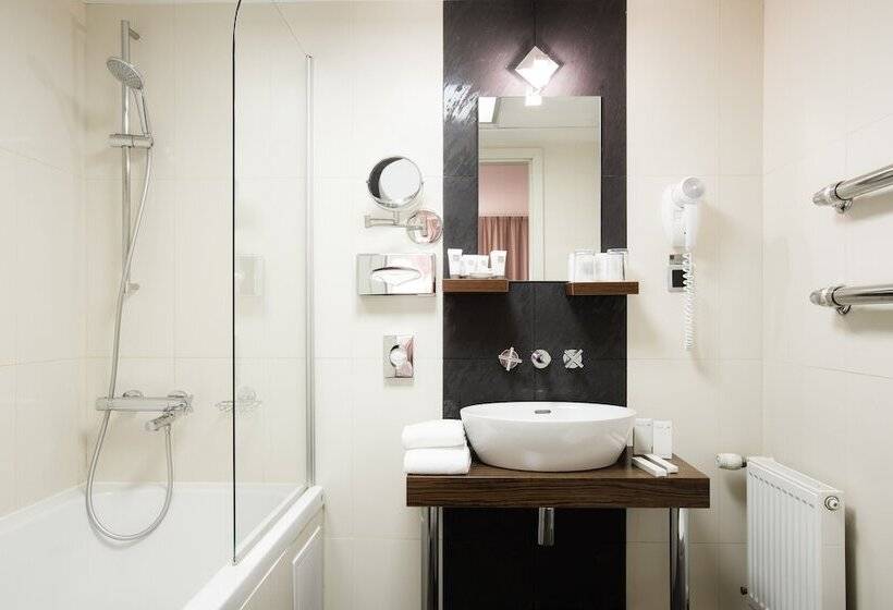 اتاق خانوادگی, Avalon Hotel & Conferences