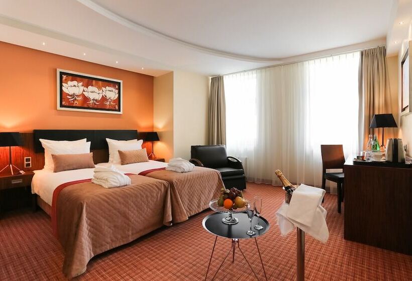 سوییت جونیور, Avalon Hotel & Conferences