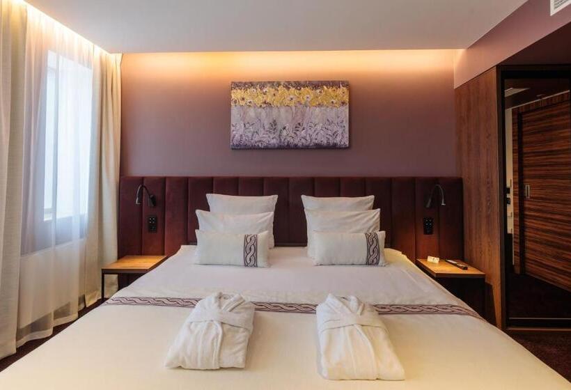 سوییت, Avalon Hotel & Conferences