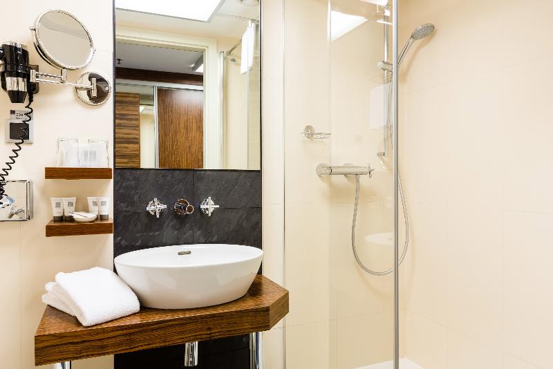 اتاق استاندارد یک نفره, Avalon Hotel & Conferences