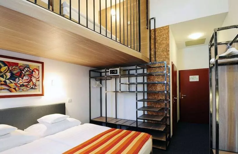 Perhehuone, Best Western Airport Hotel Stella