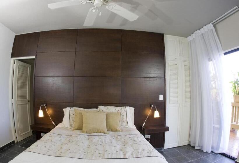 جناح جونيور, El Magnifico