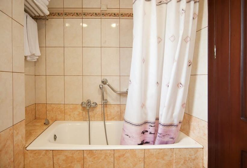 اتاق خانوادگی, Europa Beach