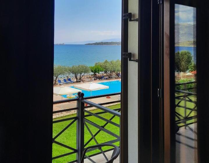 اتاق استاندارد سه نفره, Europa Beach
