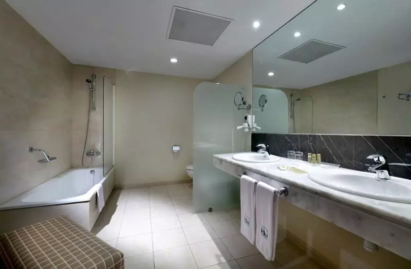اتاق استاندارد سه نفره, Eurostars Zaragoza