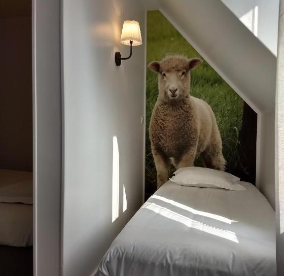 غرفة قياسية ثلاثية, Hôtel Patton