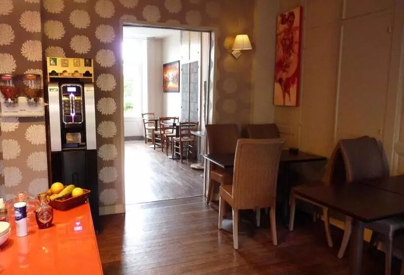 اتاق راحتی, Hôtel Patton