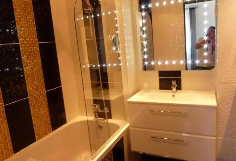 اتاق استاندارد با تخت بزرگ, Hôtel Patton