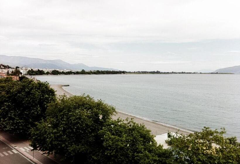 اتاق لوکس با چشمانداز دریا, Nafs