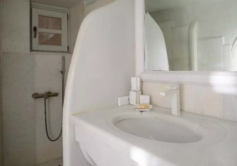 Juniorsviitti Näkymä, Nefeles Luxury Suites