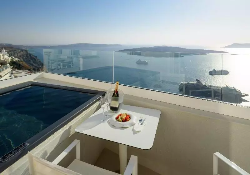 Juniorsviitti Näkymä, Nefeles Luxury Suites