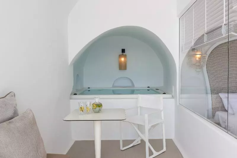 Sviitti Näkymä, Nefeles Luxury Suites
