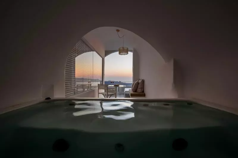 Sviitti Näkymä, Nefeles Luxury Suites