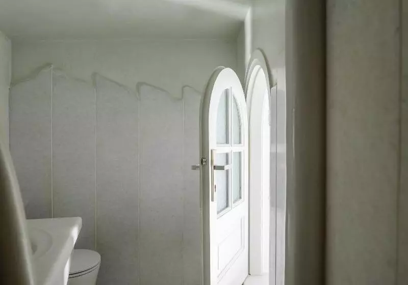 Juniorsviitti Näkymä, Nefeles Luxury Suites