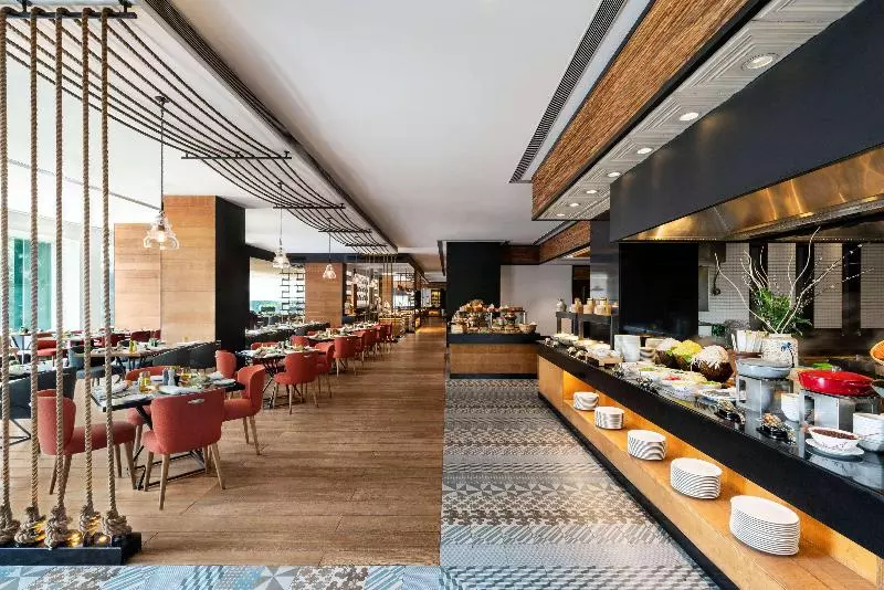 キングサイズベッドのデラックスルーム, Shangrila Eros, New Delhi