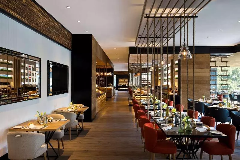 キングサイズベッドのデラックスルーム, Shangrila Eros, New Delhi