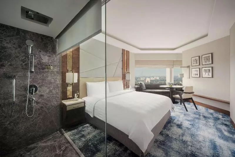 キングサイズベッドのデラックスルーム, Shangrila Eros, New Delhi