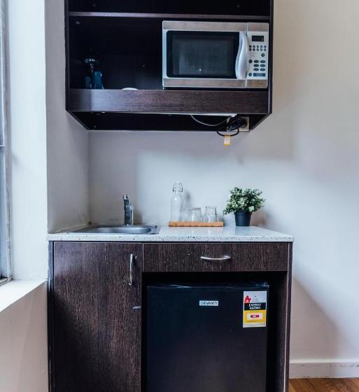 إستوديو قياسى, Uno Hotel Sydney