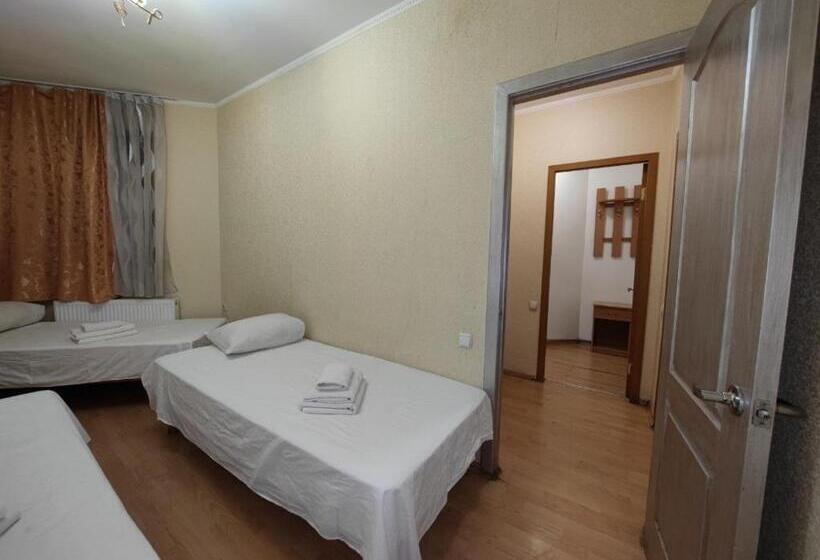 اتاق استاندارد چهار تخته, Zirka