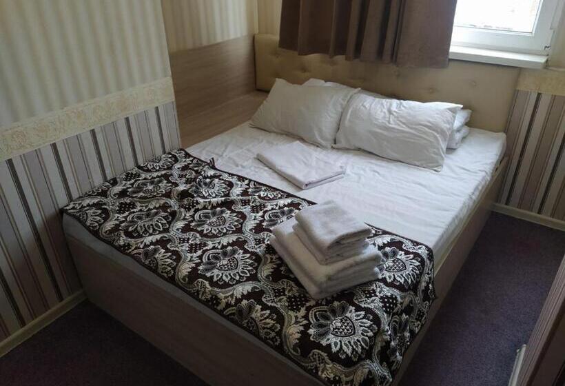 اتاق خانوادگی, Zirka