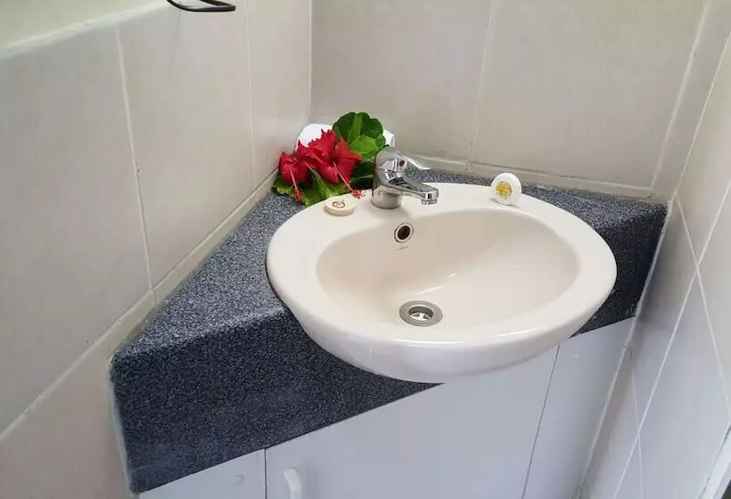 استودیوی استاندارد, Grand West Villas