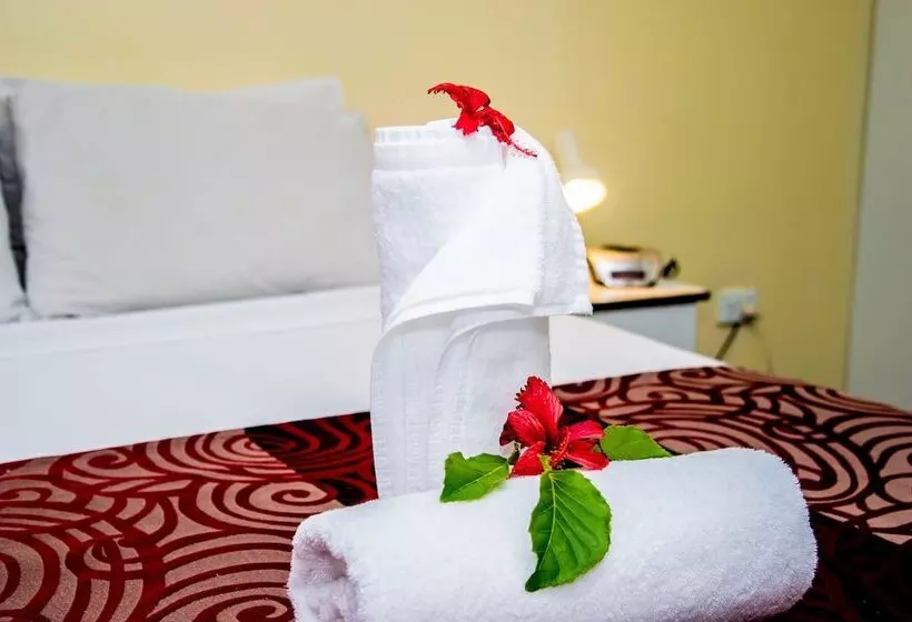 استودیوی استاندارد, Grand West Villas