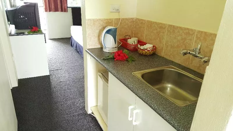 استودیوی استاندارد, Grand West Villas