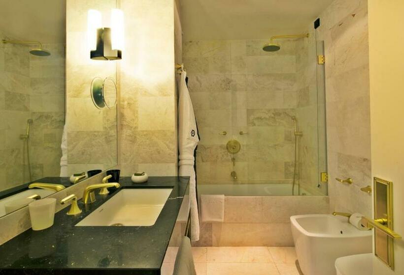 اتاق کلاسیک, Altis Avenida