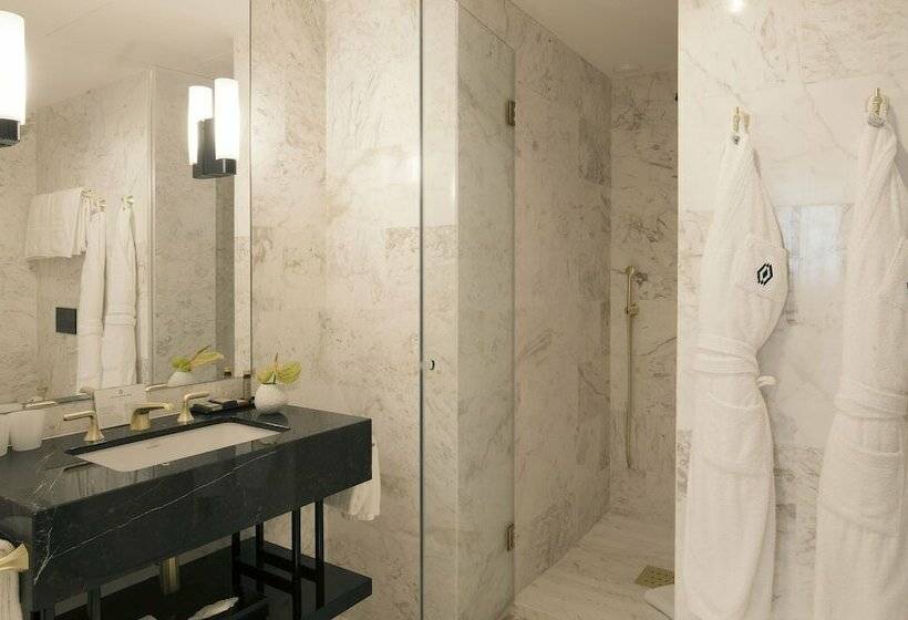 اتاق کلاسیک, Altis Avenida