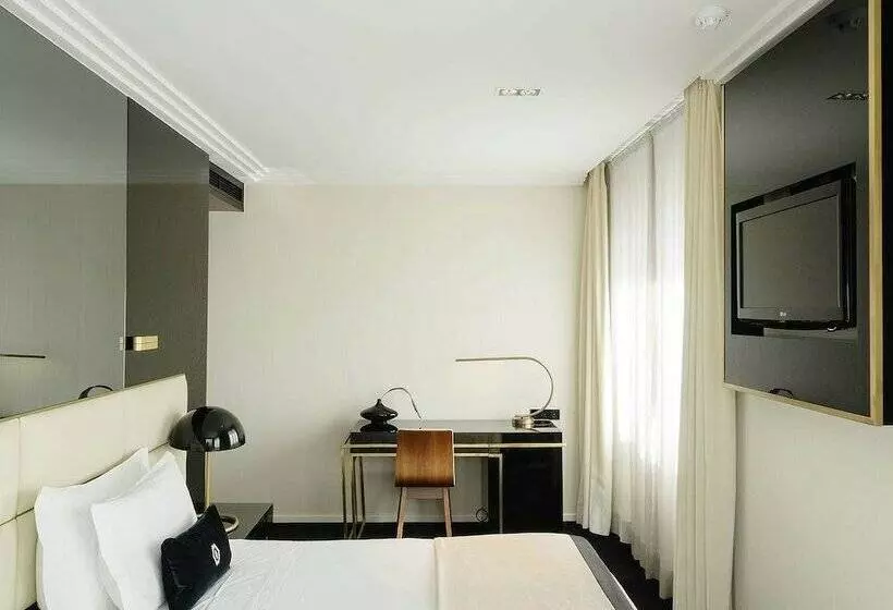 اتاق کلاسیک یک تخته, Altis Avenida