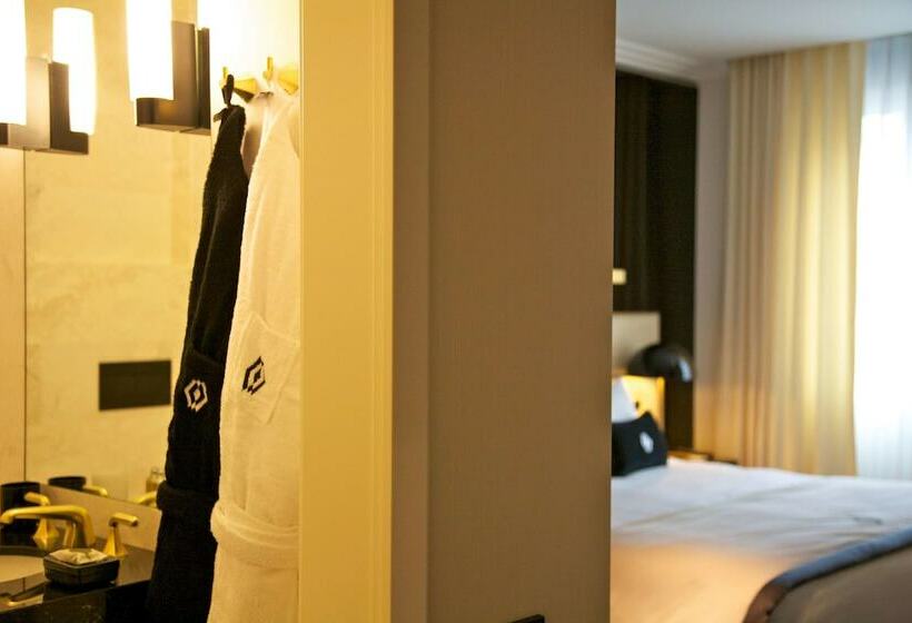 اتاق کلاسیک یک تخته, Altis Avenida