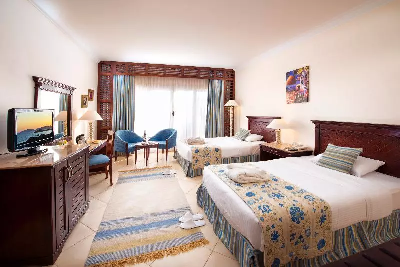 اتاق سوپریور با چشمانداز باغ, Amwaj Oyoun Resort & Casino