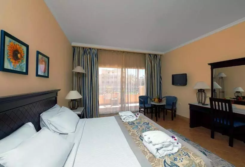 اتاق سوپریور با چشمانداز باغ, Amwaj Oyoun Resort & Casino