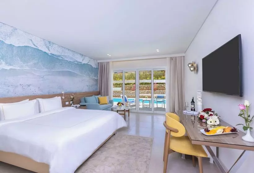 Standard swim-up room