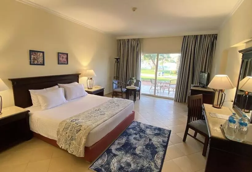 اتاق سوپریور با چشمانداز باغ, Amwaj Oyoun Resort & Casino