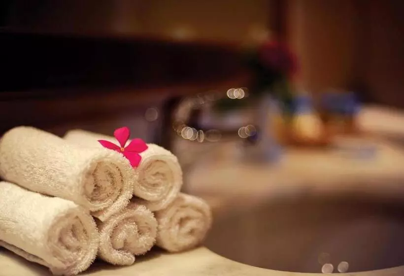 اتاق سوپریور با چشمانداز باغ, Amwaj Oyoun Resort & Casino