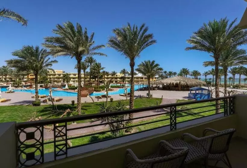 اتاق سوپریور با چشمانداز باغ, Amwaj Oyoun Resort & Casino