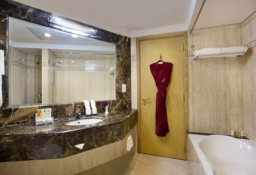 اتاق لوکس با تخت بزرگ, City Seasons Hotel Dubai