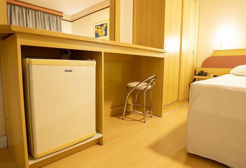 Номер Стандарт, Hamburgo Palace