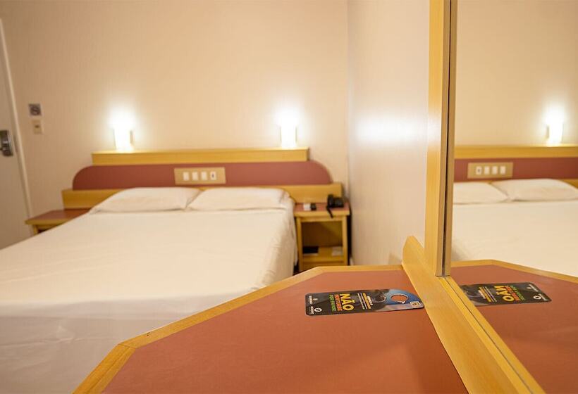 Номер Стандарт, Hamburgo Palace